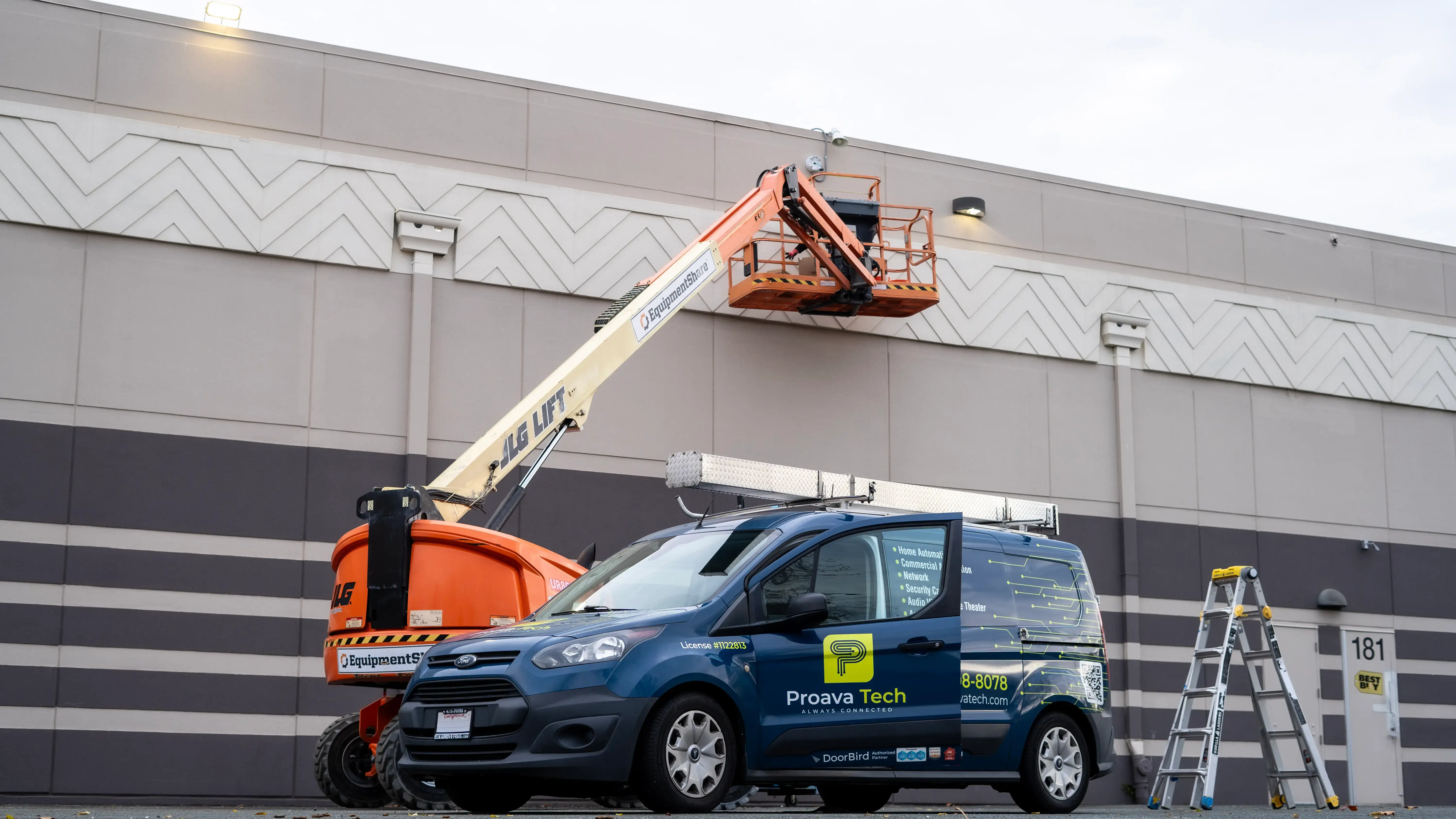 Peninsula Shopping Center Surveillance - Proava Tech Peninsula shopping center surveillance and LPR camera installation by Proava Tech - AXIS IP cameras, multi-building network photo 2